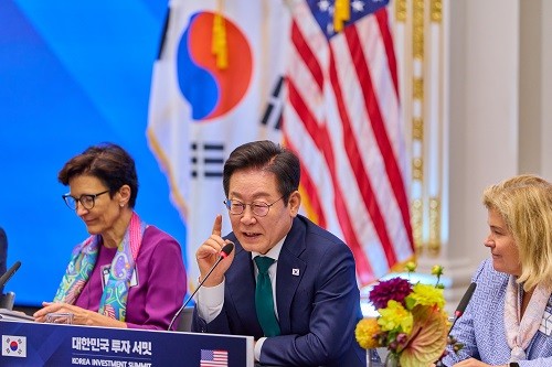 이재명 대통령이 25일(현지 시간) 미국 뉴욕 증권거래소에서 열린 대한민국 투자 써밋에서 발언하고 있는 모습. <사진제공=뉴시스>