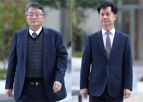 김건희 의혹을 수사하는 민중기 특별검사팀에 새로 임명된 김경호(왼쪽), 박노수 신임 특검보가 27일 오전 서울 종로구 KT광화문빌딩 웨스트에 마련된 특검 사무실에 출근하고 있는 모습. <사진제공=뉴시스>