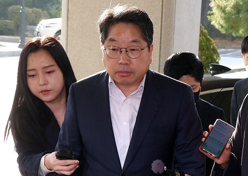 노만석 검찰총장 직무대행이 12일 오전 서울 서초구 대검찰청으로 출근하고 있는 모습. <사진제공=뉴시스>