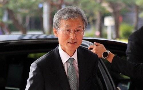 조희대 대법원장이 지난 10월 21일 서울 서초구 대법원으로 출근하고 있는 모습.<사진제공=뉴시스>